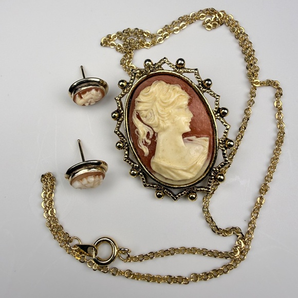 Cameo Brooch/Necklace and Earrings - Picture 2 of 14
